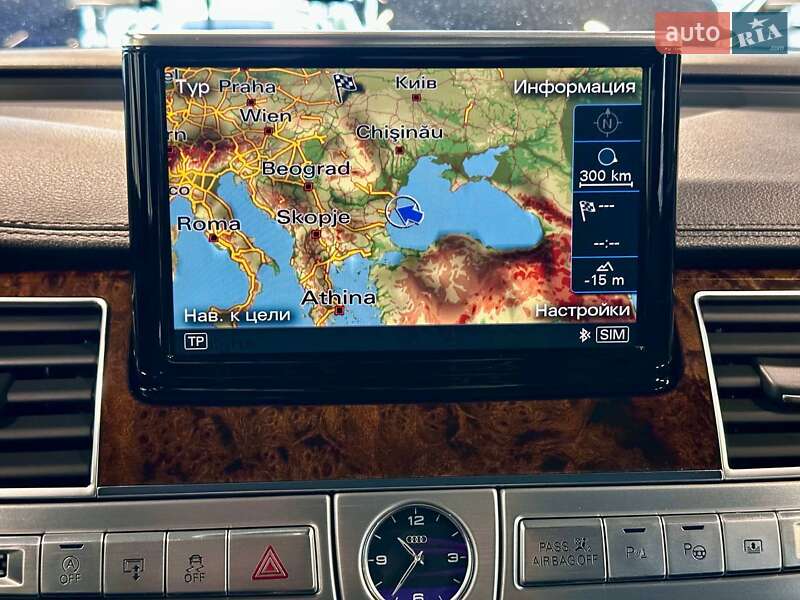 Седан Audi A8 2013 в Львове