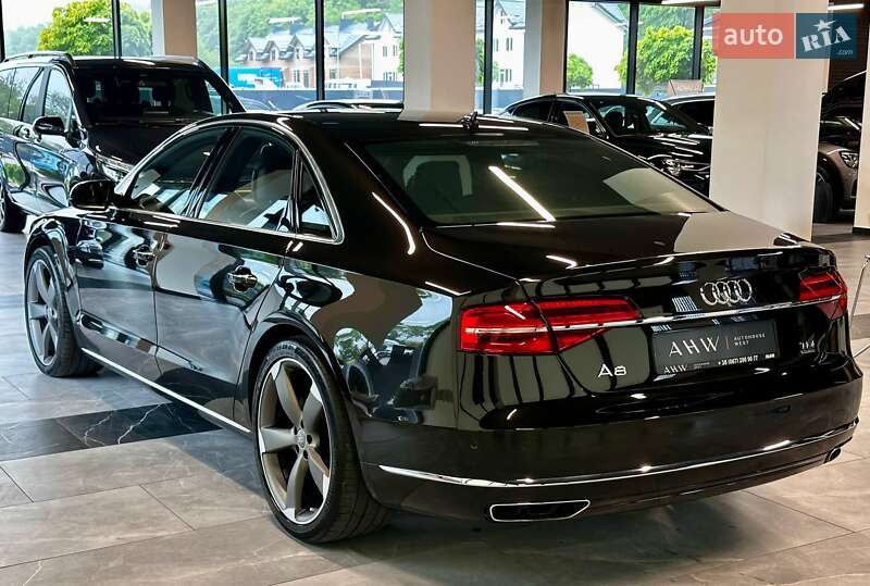 Седан Audi A8 2013 в Львове