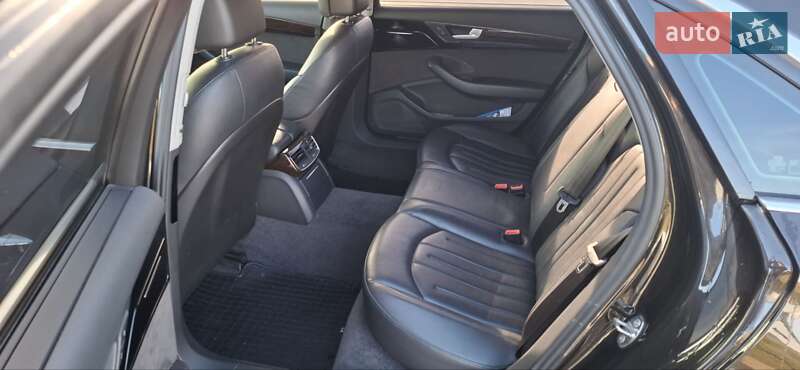 Седан Audi A8 2017 в Мукачево