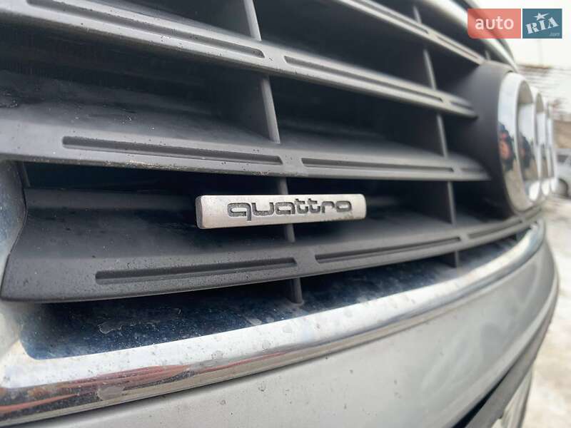Седан Audi A8 2003 в Коломые
