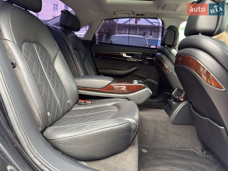 Седан Audi A8 2012 в Черновцах