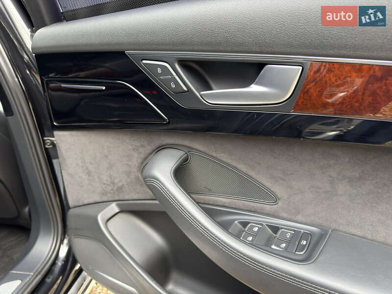 Седан Audi A8 2012 в Черновцах