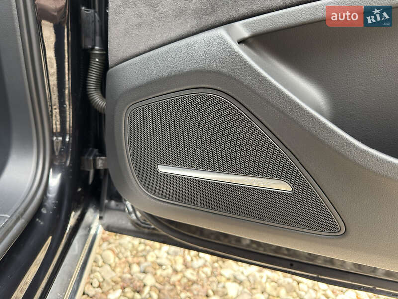 Седан Audi A8 2012 в Черновцах