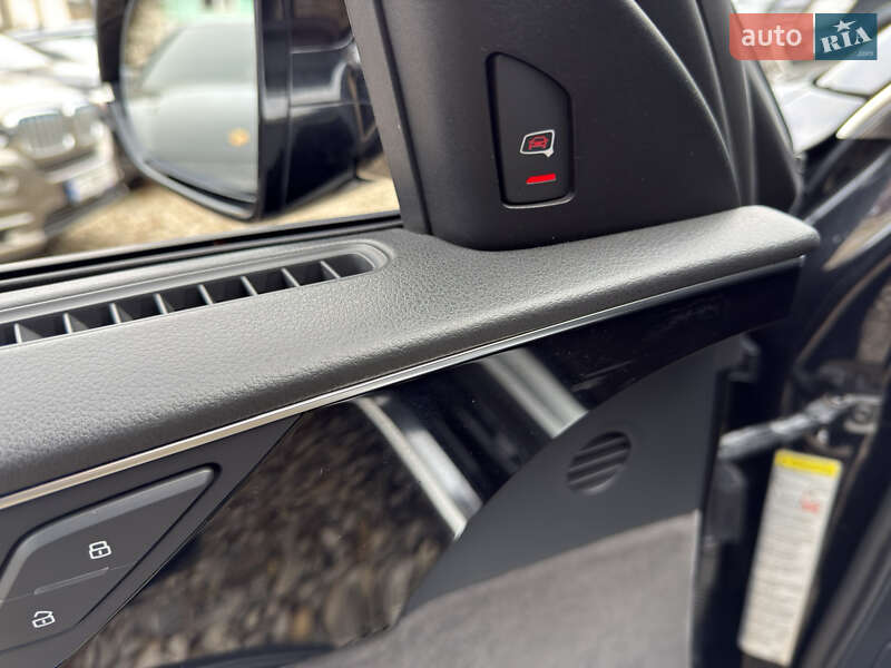 Седан Audi A8 2012 в Черновцах