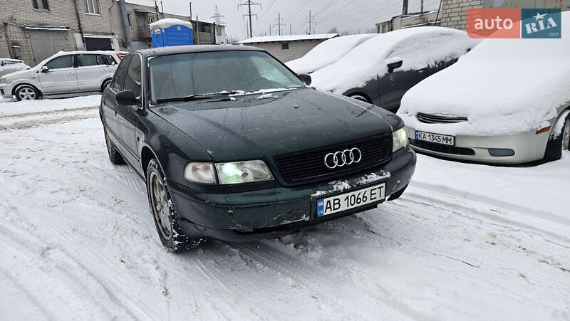 Седан Audi A8 1995 в Киеве