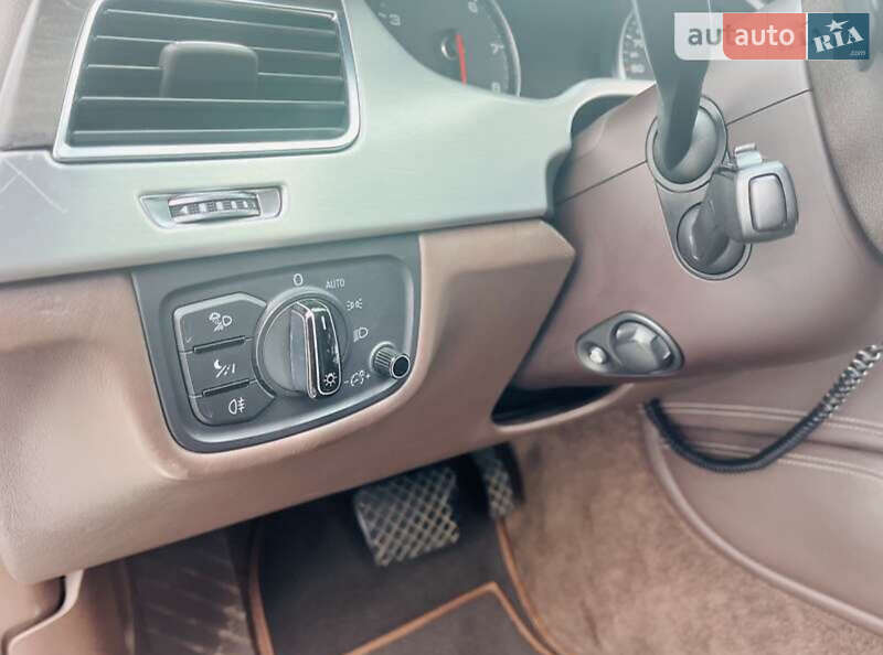 Седан Audi A8 2012 в Львове