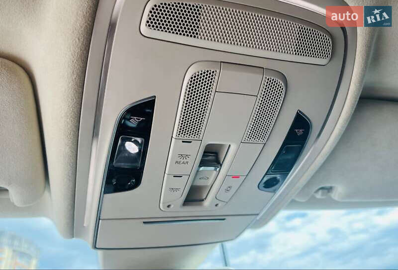 Седан Audi A8 2012 в Львове