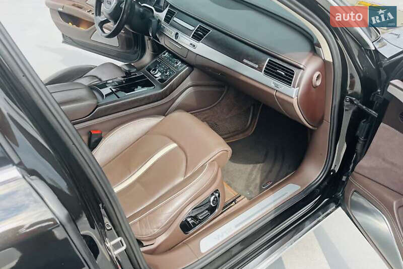 Седан Audi A8 2012 в Львове