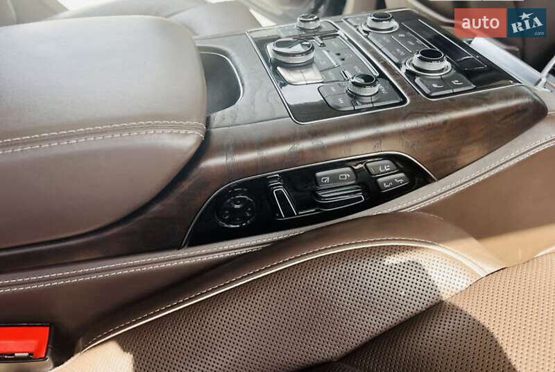 Седан Audi A8 2012 в Львове