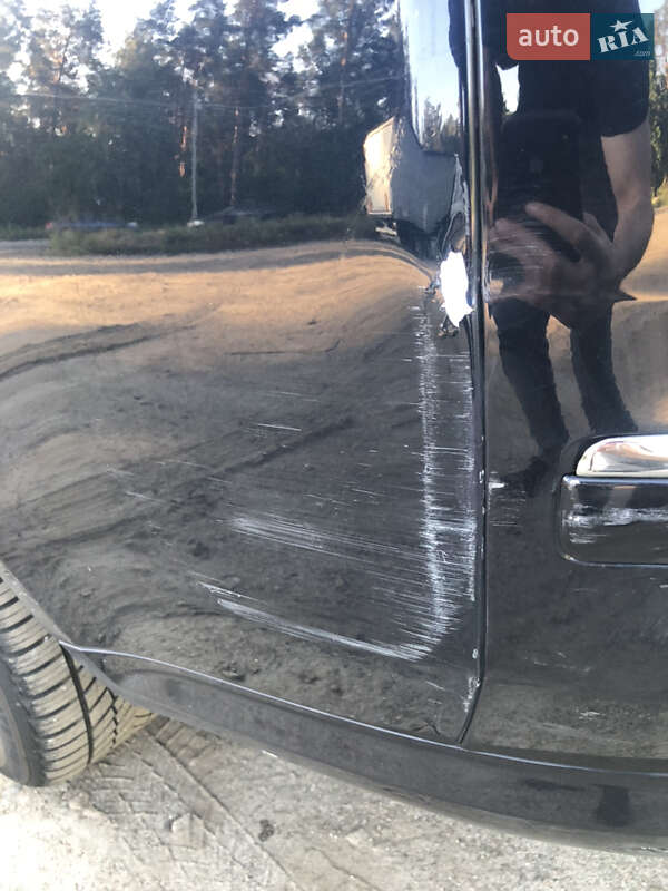 Седан Audi A8 2004 в Буче