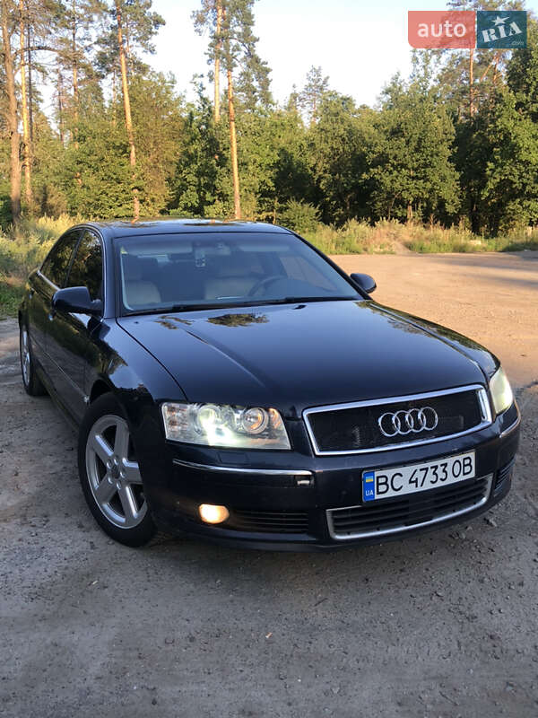 Седан Audi A8 2004 в Буче