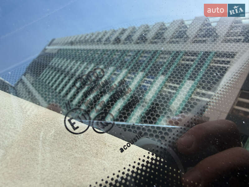 Седан Audi A8 2012 в Одессе