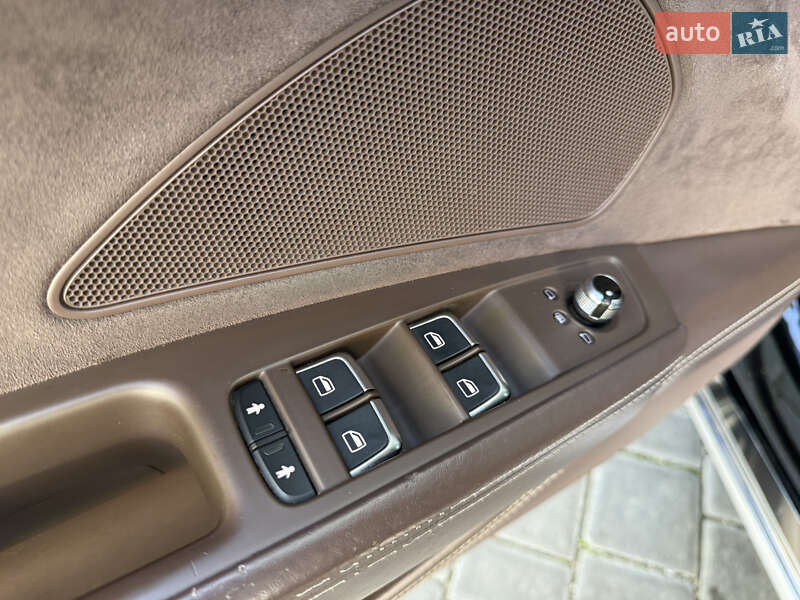 Седан Audi A8 2012 в Одессе