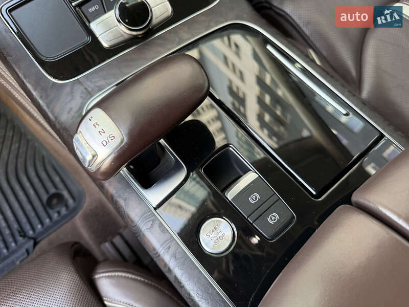 Седан Audi A8 2012 в Одессе