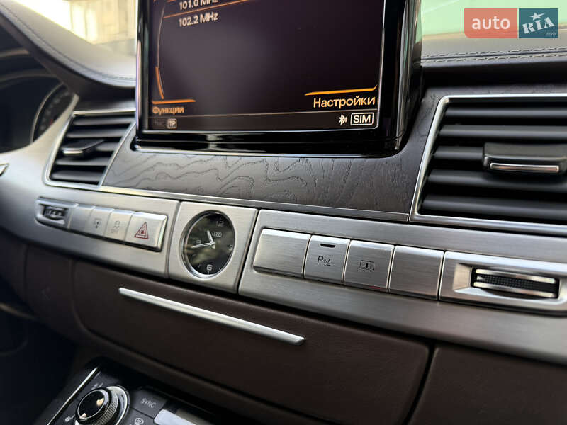 Седан Audi A8 2012 в Одессе