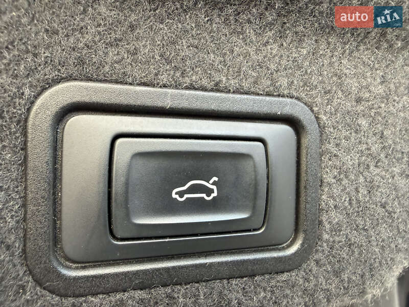 Седан Audi A8 2012 в Одессе