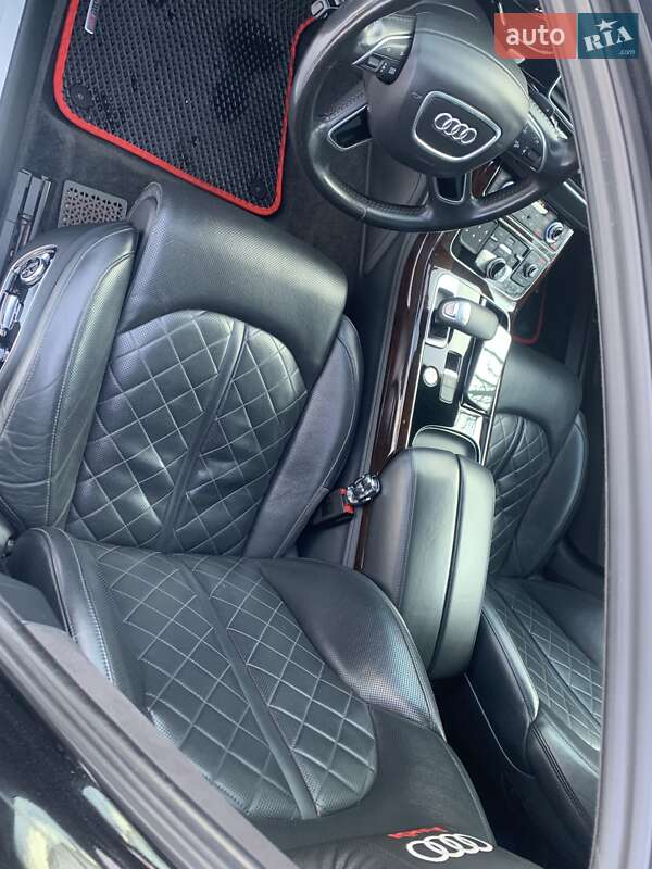 Седан Audi A8 2015 в Умани