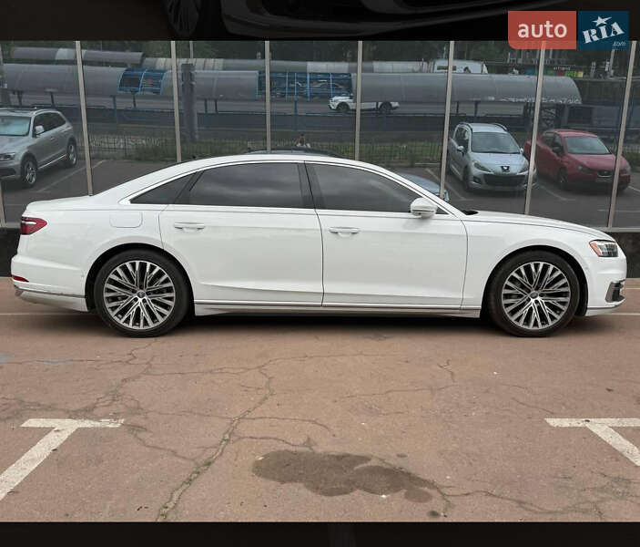 Седан Audi A8 2018 в Киеве