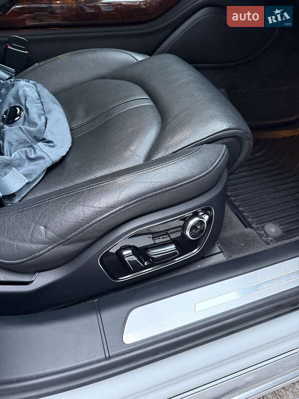 Седан Audi A8 2013 в Киеве