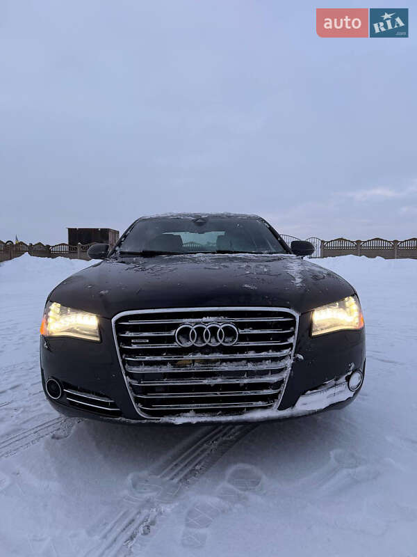 Седан Audi A8 2013 в Луцке