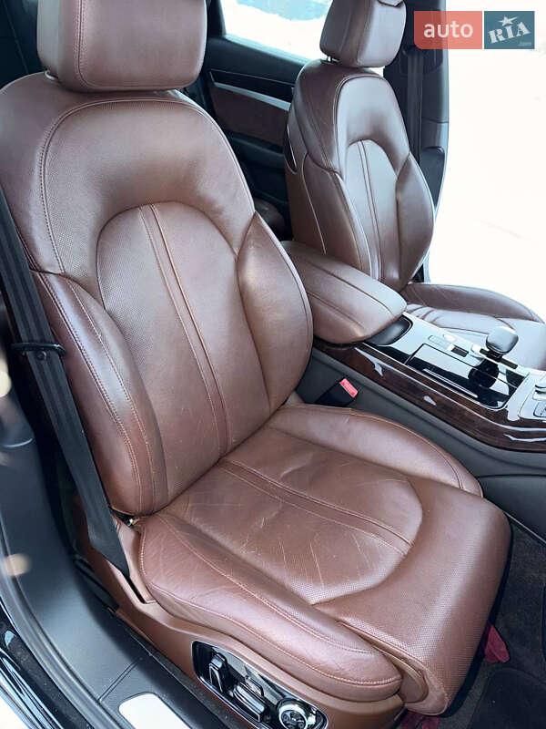 Седан Audi A8 2013 в Луцке
