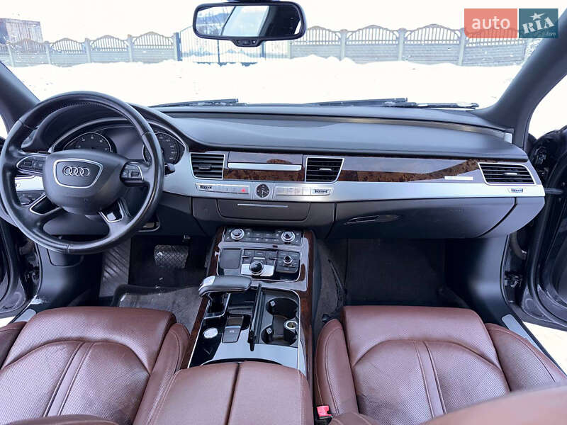 Седан Audi A8 2013 в Луцке