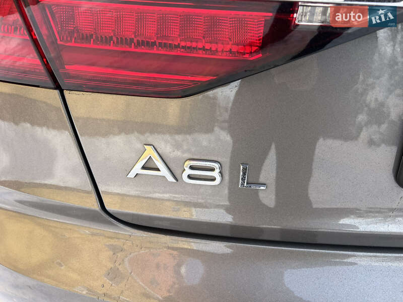 Седан Audi A8 2019 в Львове
