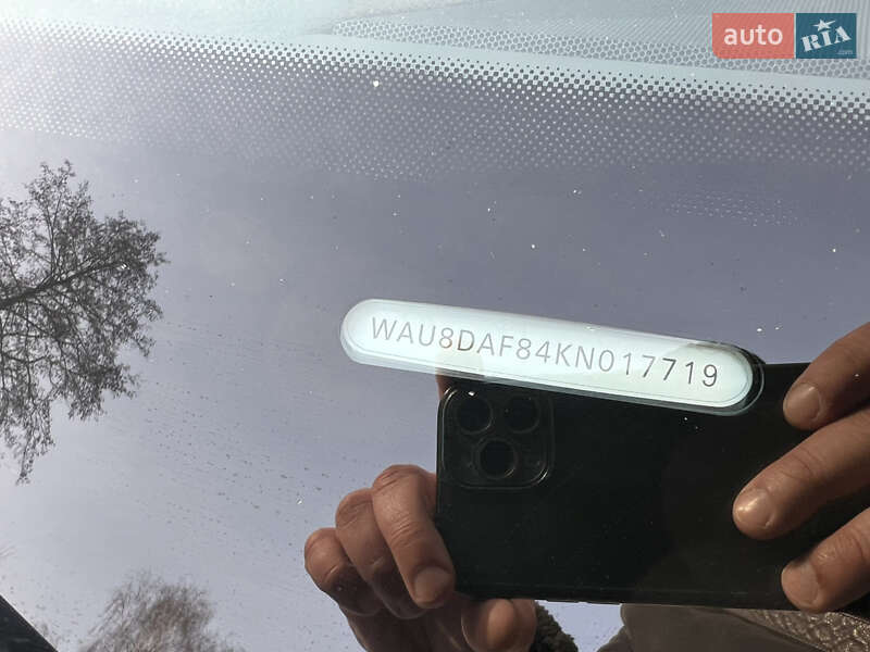 Седан Audi A8 2019 в Львове