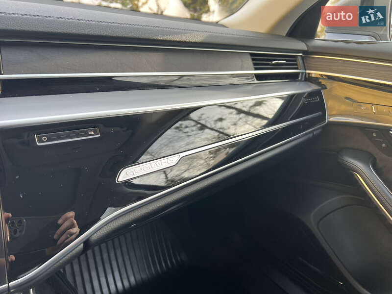 Седан Audi A8 2019 в Львове