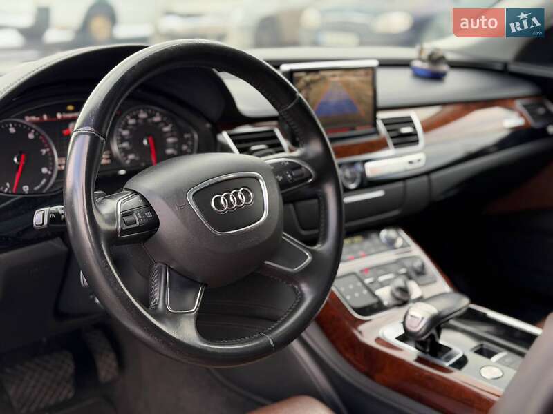 Седан Audi A8 2012 в Кривом Роге
