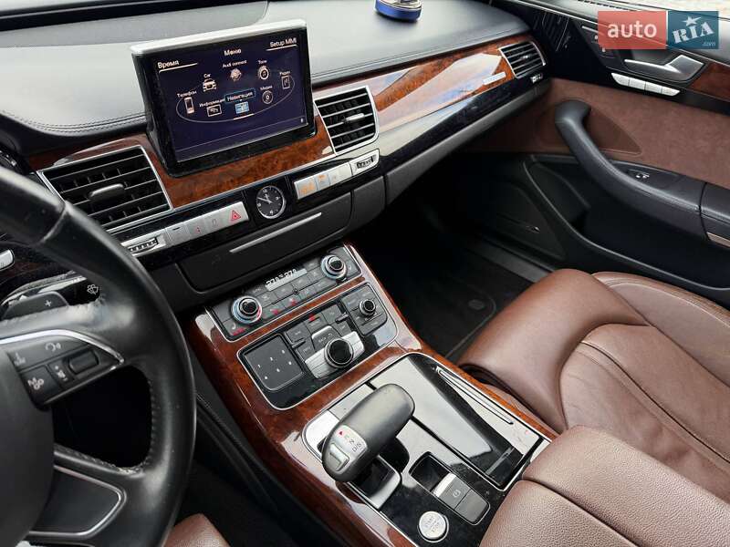 Седан Audi A8 2012 в Кривом Роге