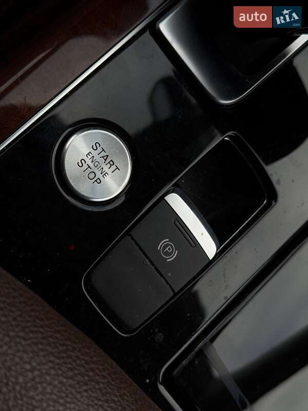 Седан Audi A8 2012 в Кривом Роге