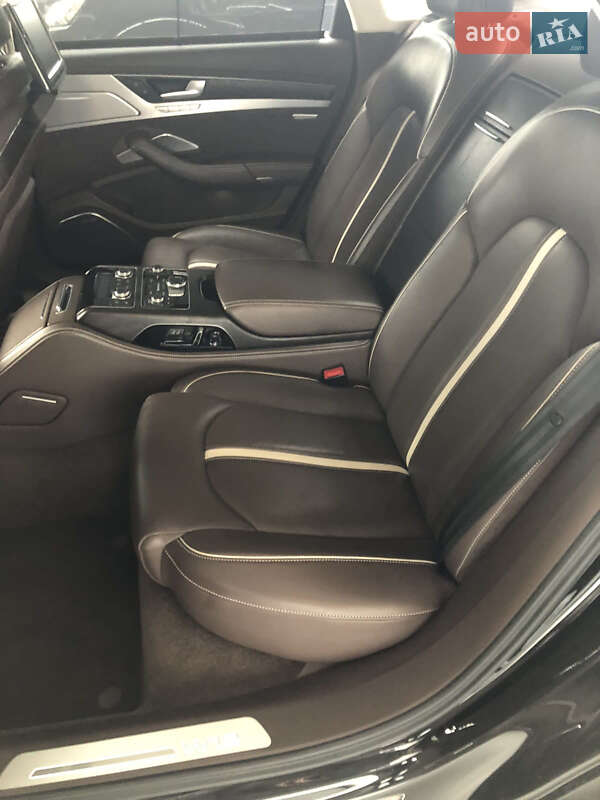 Седан Audi A8 2012 в Днепре