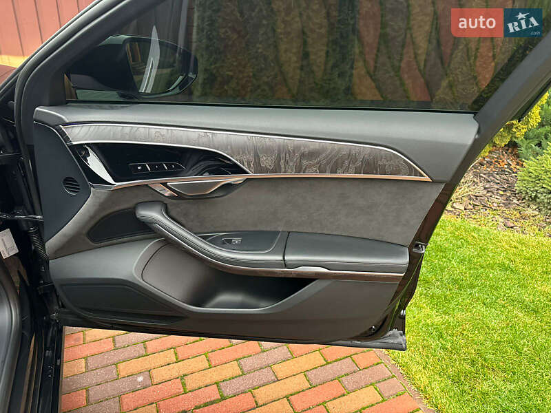 Седан Audi A8 2021 в Днепре