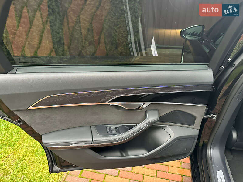 Седан Audi A8 2021 в Днепре