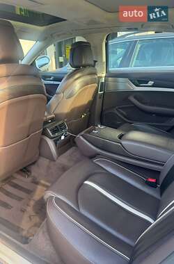Седан Audi A8 2014 в Ужгороде
