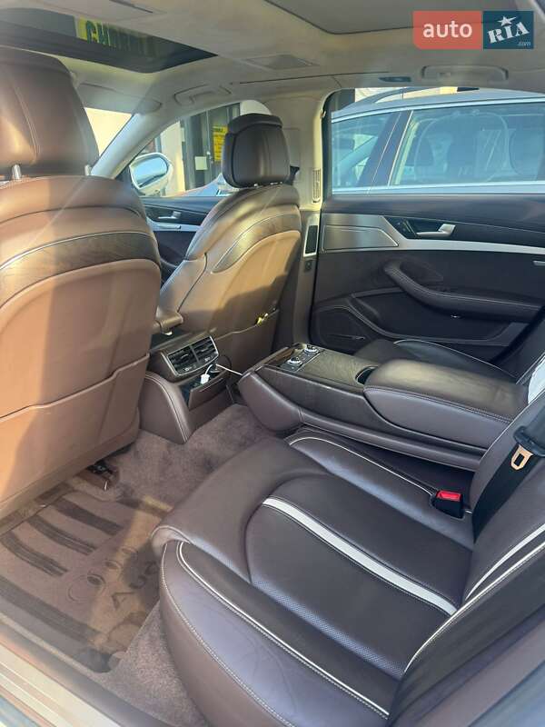 Седан Audi A8 2014 в Ужгороде