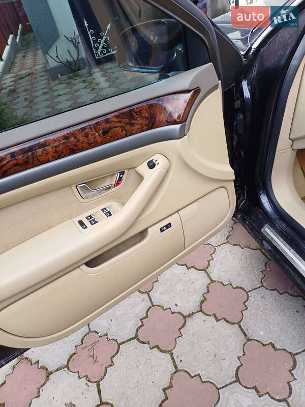 Седан Audi A8 2005 в Днепре