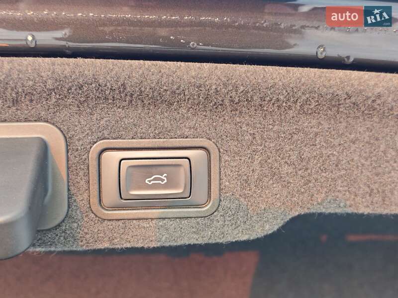 Седан Audi A8 2013 в Житомире