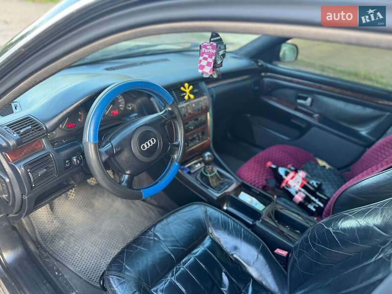 Седан Audi A8 1998 в Сколе