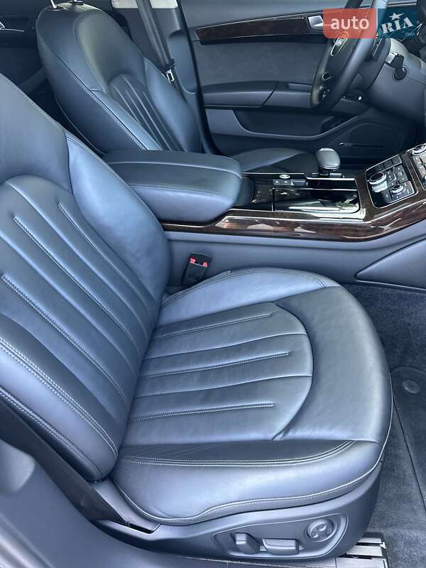 Седан Audi A8 2017 в Одесі