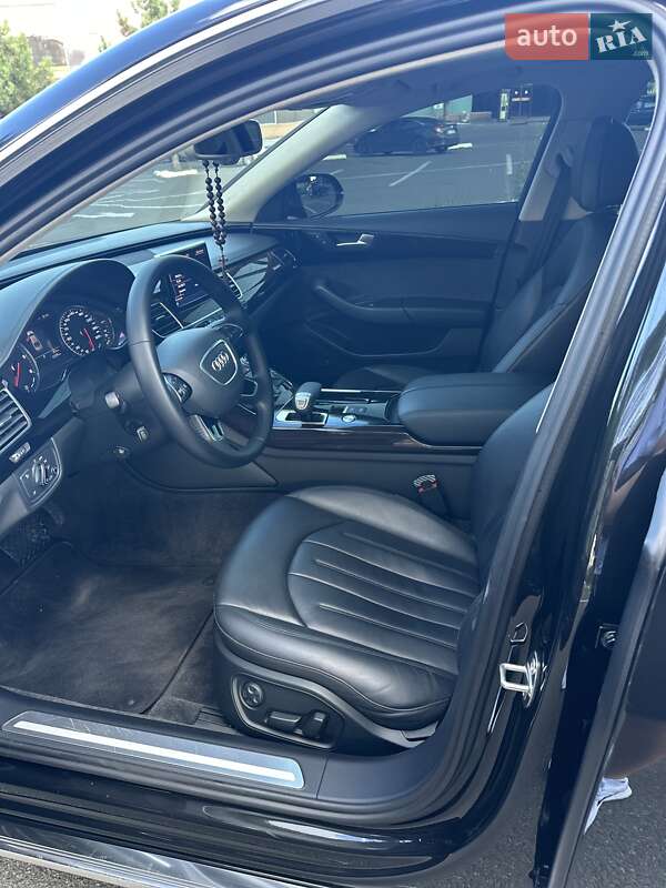 Седан Audi A8 2017 в Одесі