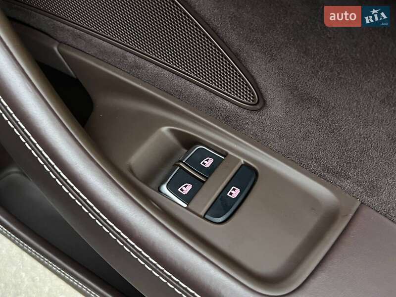 Седан Audi A8 2012 в Киеве