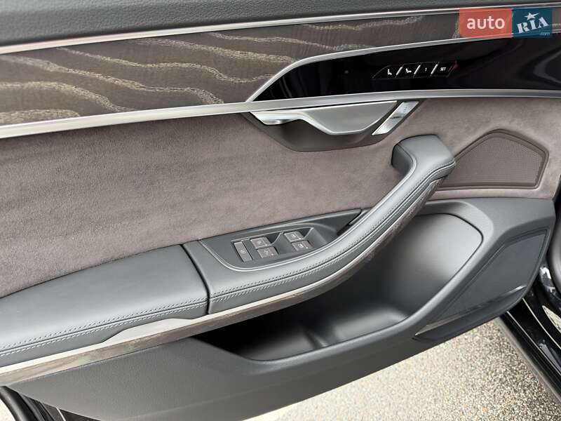 Седан Audi A8 2022 в Києві