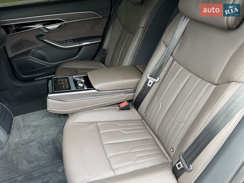 Седан Audi A8 2022 в Києві