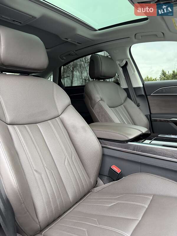 Седан Audi A8 2022 в Києві