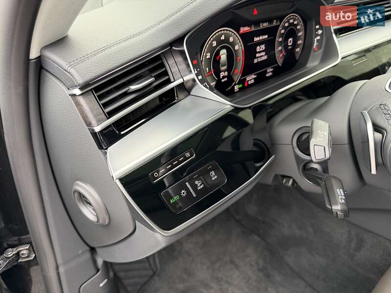 Седан Audi A8 2022 в Києві
