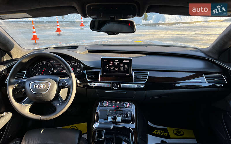 Седан Audi A8 2017 в Львове
