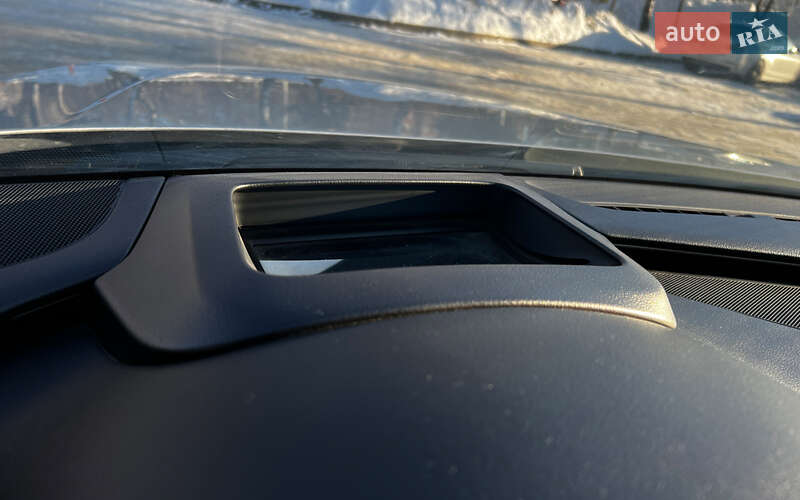 Седан Audi A8 2017 в Львове