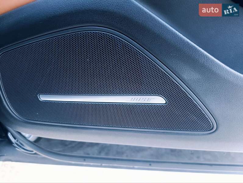 Седан Audi A8 2015 в Чернигове